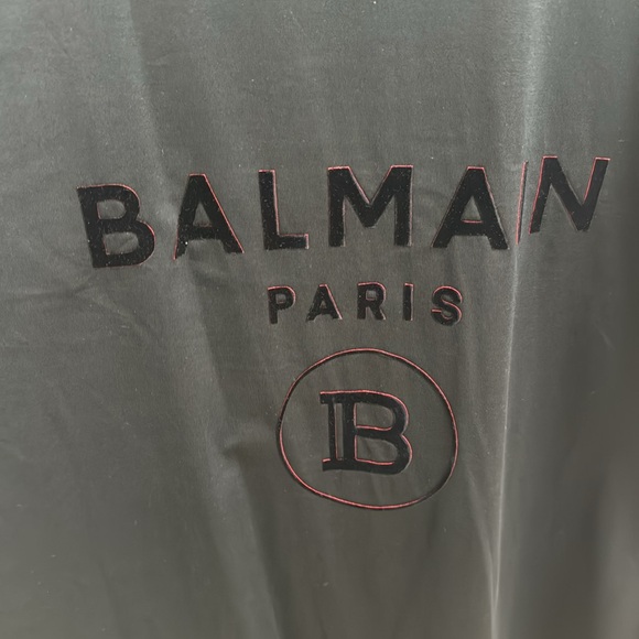 Original Balmain Paris men t-shirt size extra large. Black with red outlining. - Picture 2 of 6